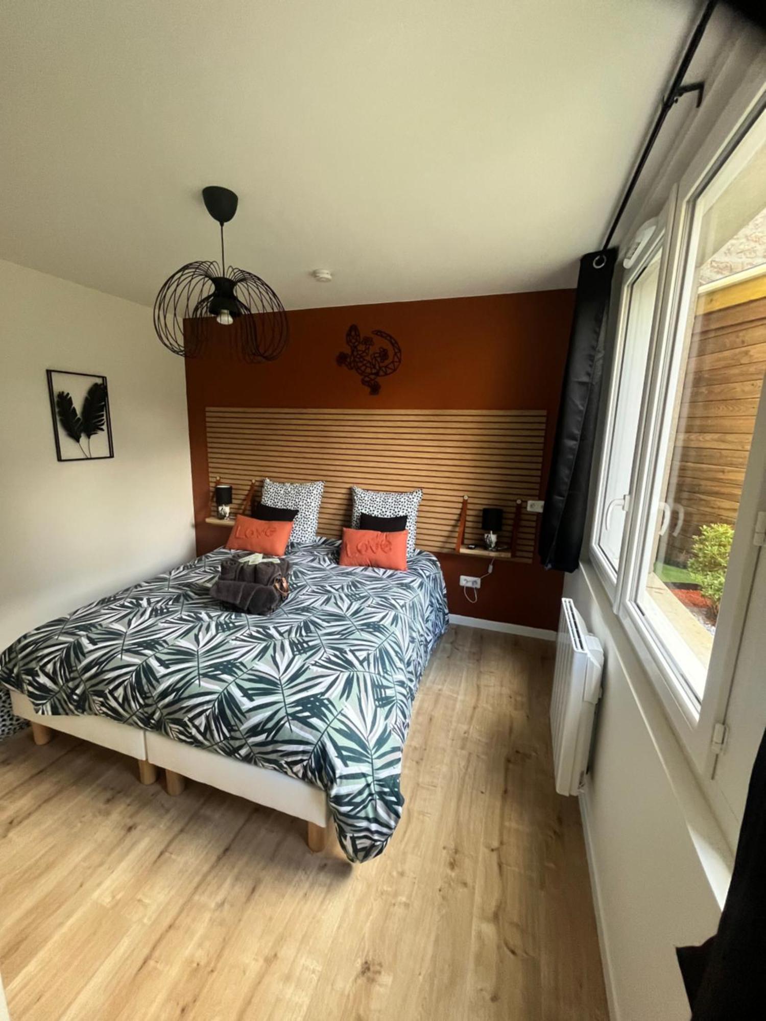 Beau Loft Room Proche Mont Saint Michel Jaccuzi Illimite En Plein Centre Avranches Exterior foto